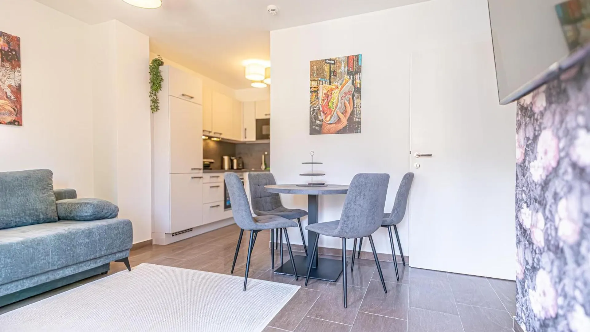 9 Min To Center, Modern 1Br & 1Lr Apt With Balcony & Smart Tv Viena Apartamento