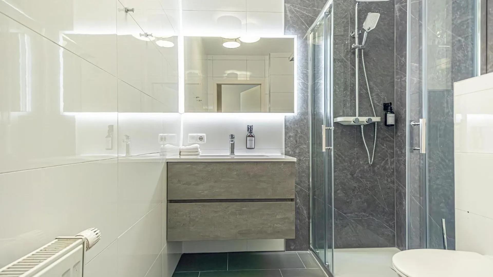 9 Min To Center, Modern 1Br & 1Lr Apt With Balcony & Smart Tv Viena 0*,