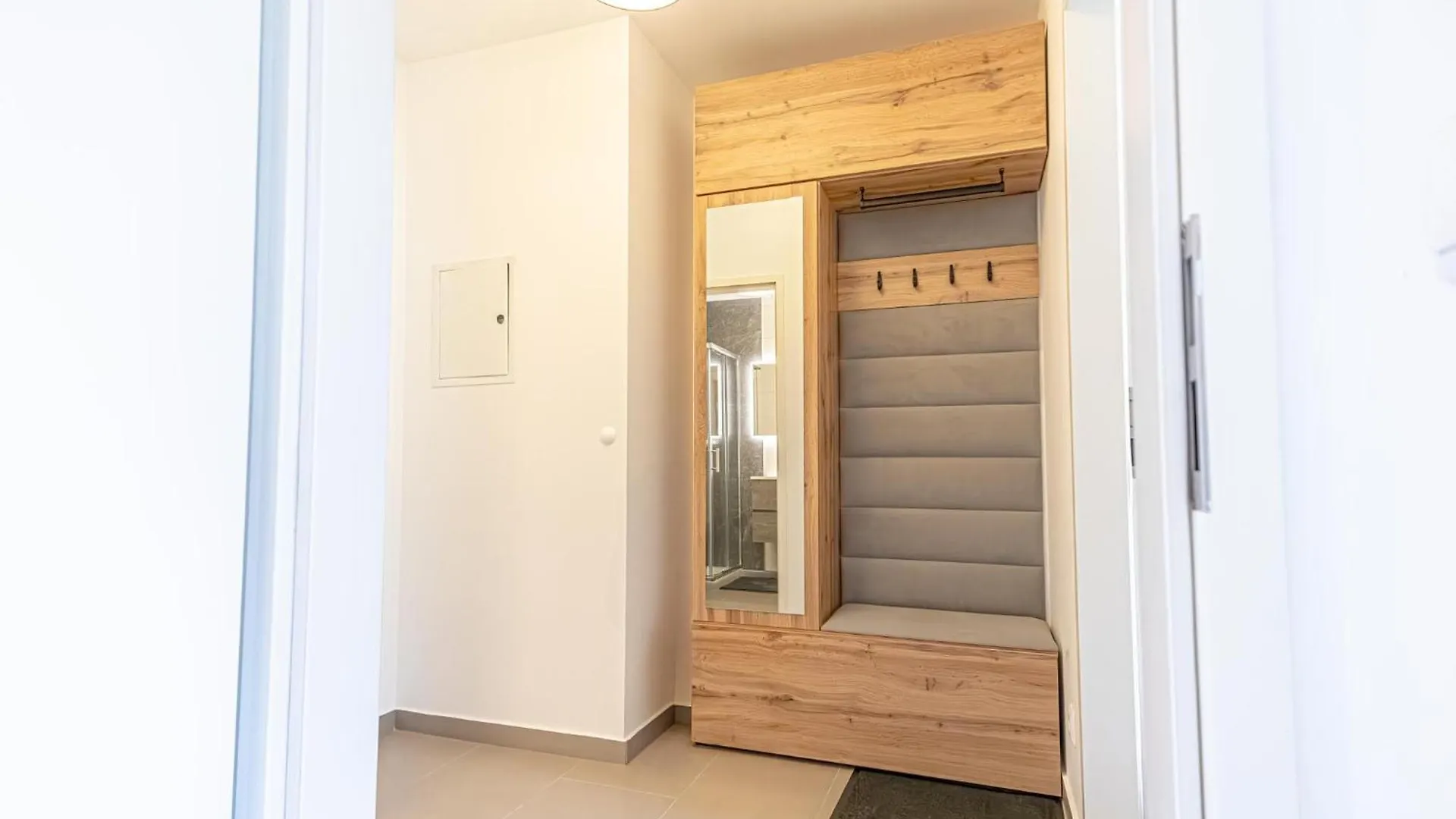 9 Min To Center, Modern 1Br & 1Lr Apt With Balcony & Smart Tv فيينا شقة