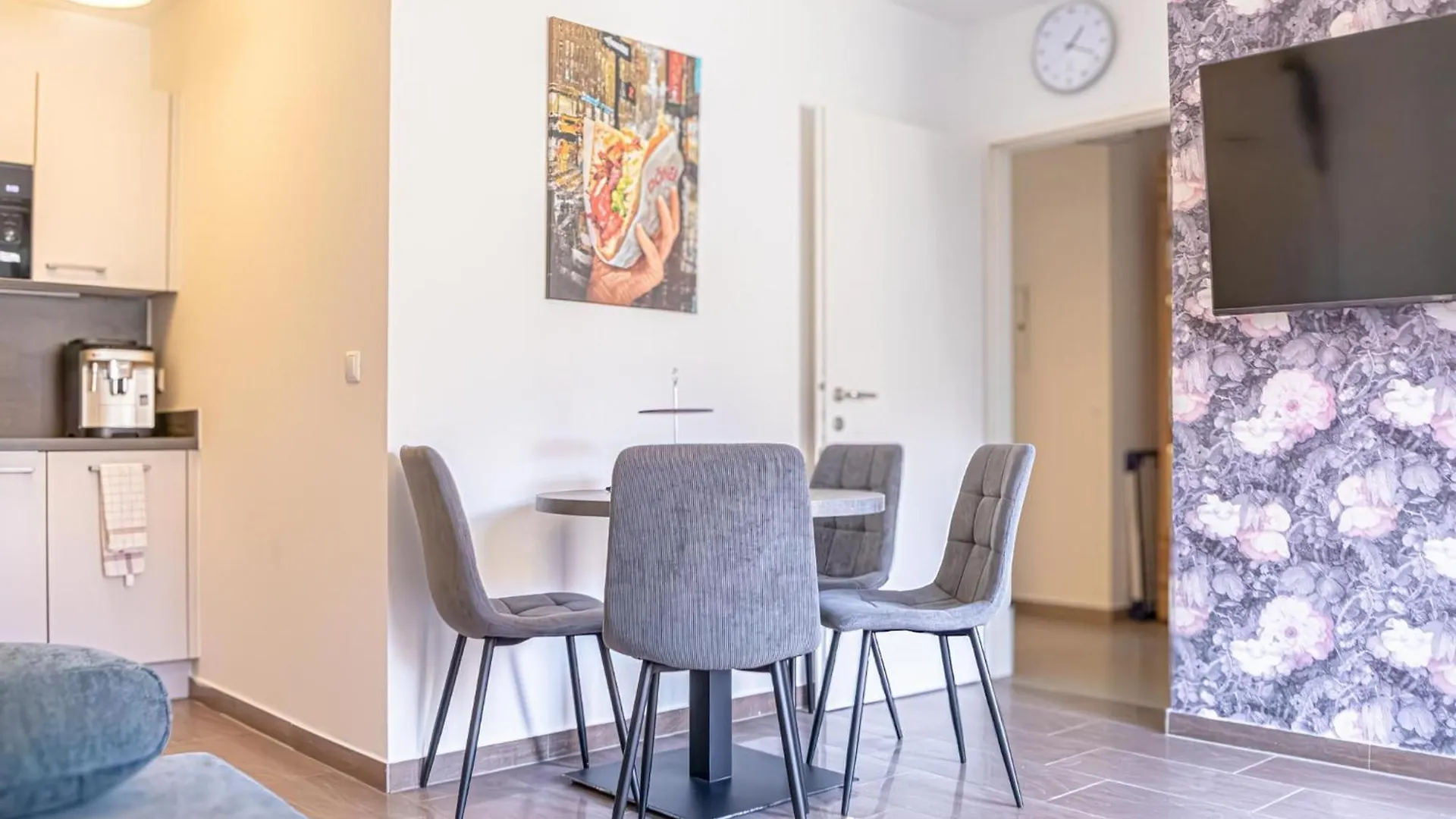 9 Min To Center, Modern 1Br & 1Lr Apt With Balcony & Smart Tv فيينا
